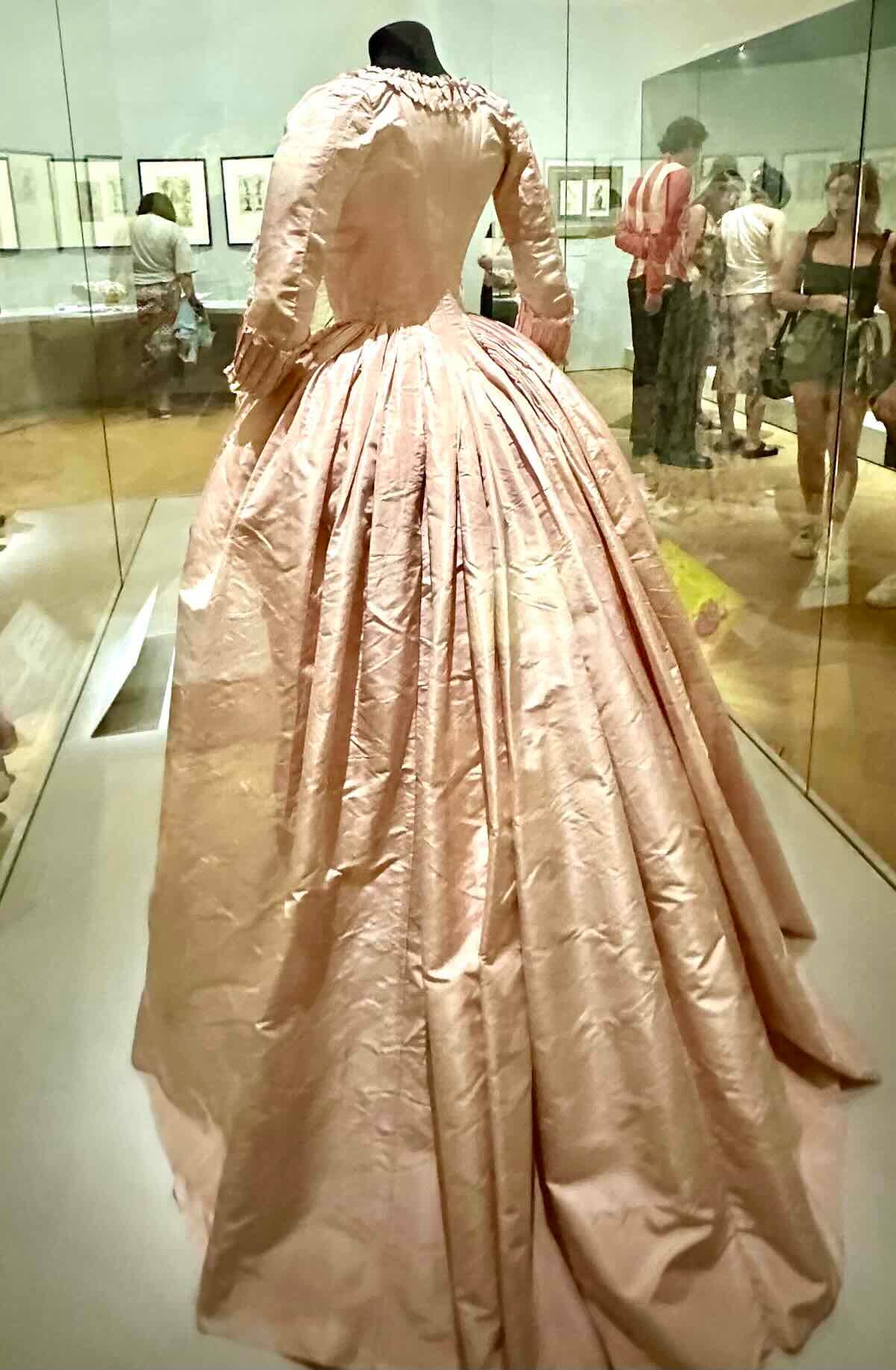 Exposition mode au musée du Palais Galliera