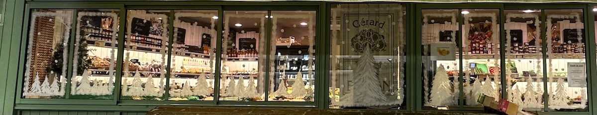 Réalisation de fresques murales et décors sur vitrines
