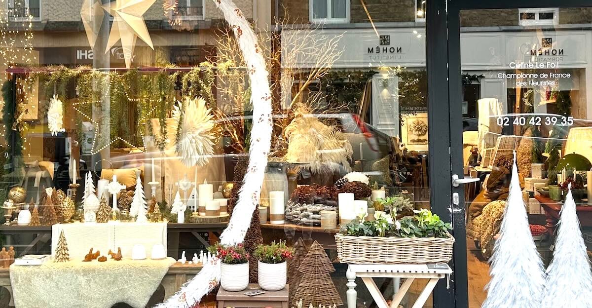Réalisation de fresques murales et décors sur vitrines